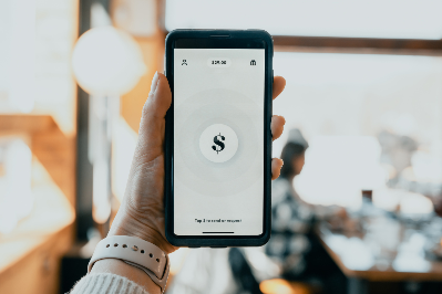What is mobile commerce? How your business can cash in