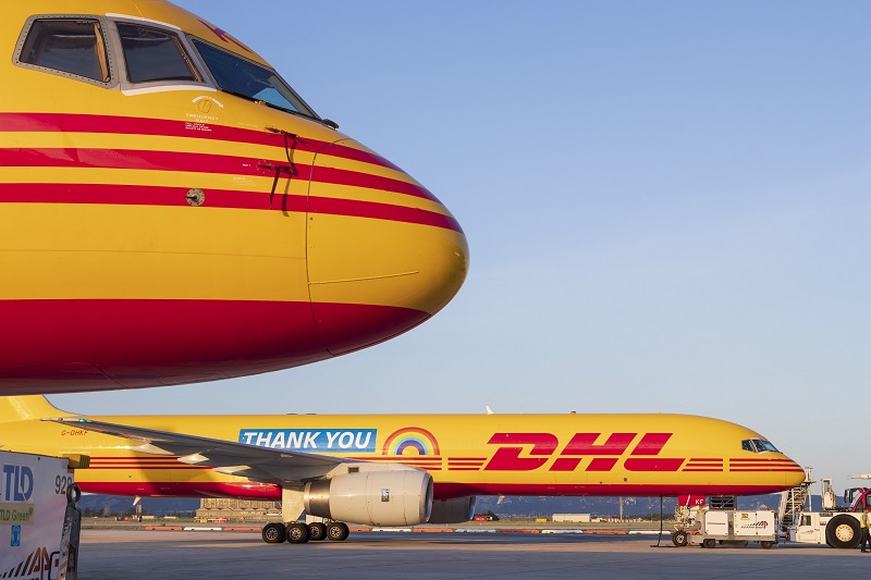 DHL выражает благодарность сотрудникам надписью “Thank You” на борту самолета Boeing-757 DHL выражает благодарность сотрудникам надписью “Thank You” на борту самолета Boeing-757