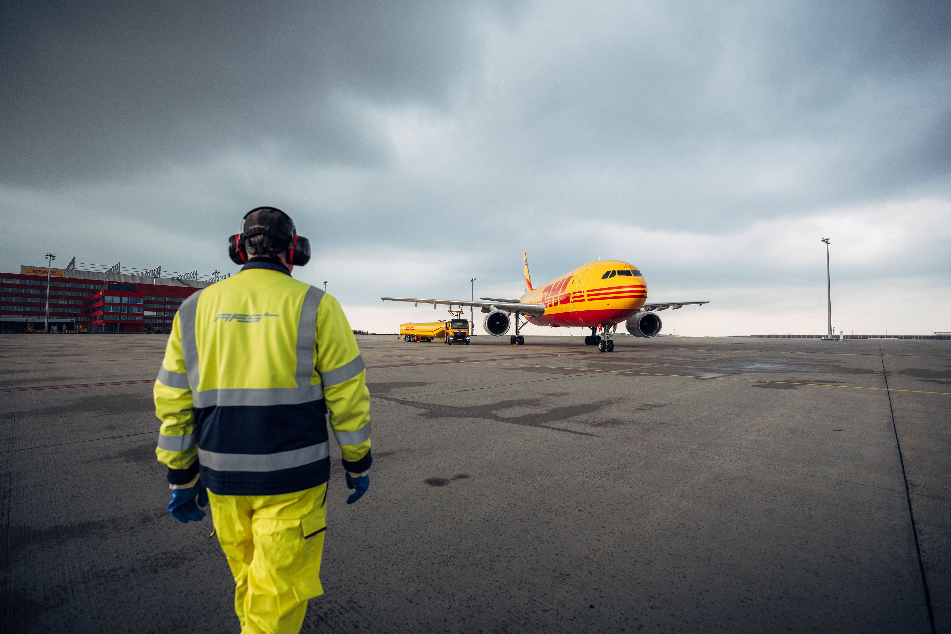 DHL Express and Shell sign deal to drive sustainable air freight at Brussels airport